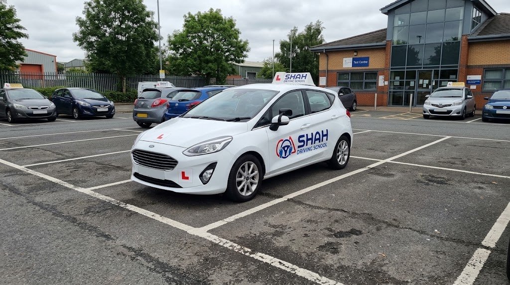 Perfectly aligned parking bay execution using reverse bay park driving test tips